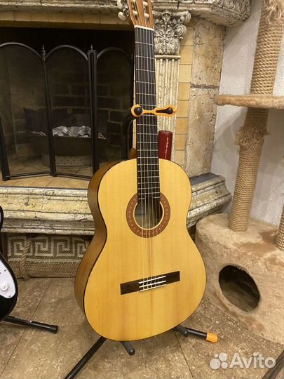 Классическая гитара yamaha C40M