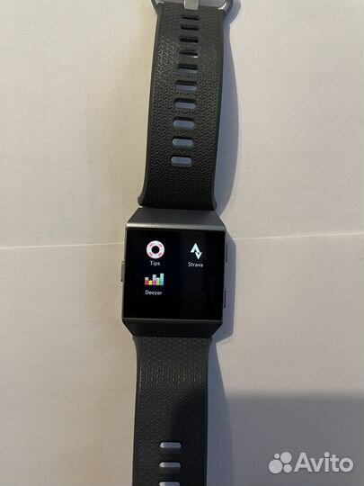 Смарт часы FitBit ionic