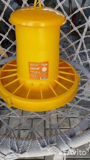 Бункерная кормушка для кур