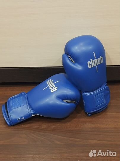 Боксерские перчатки 10 oz clinch
