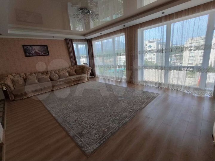 Дом 280 м² на участке 2 сот.