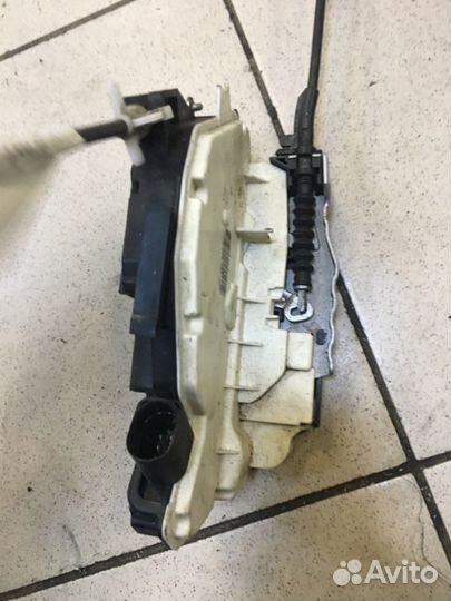 Замок дверной задний правый Skoda Fabia 2