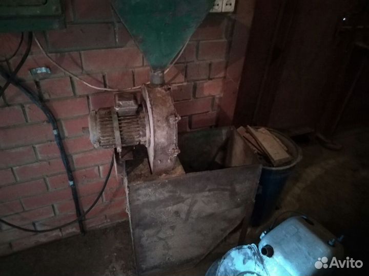 Продам баки, зернодробилки