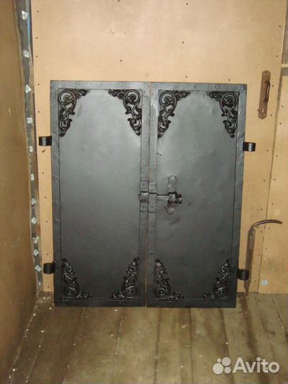 Старинные металлические ставни