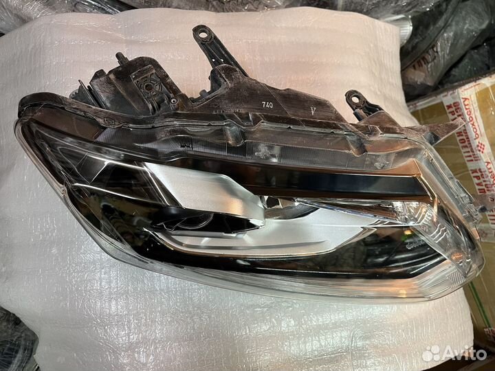 Фара правая Nissan X-Trail T32 LED