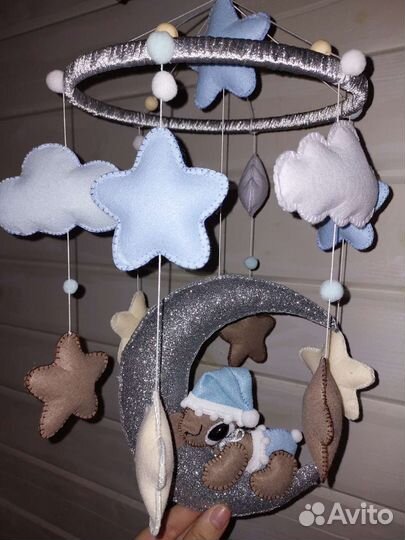Мобиль на кроватку из фетра