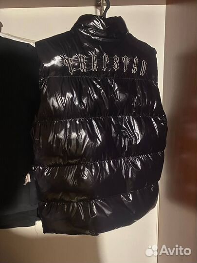 Жилетка мужская утепленная с капюшоном