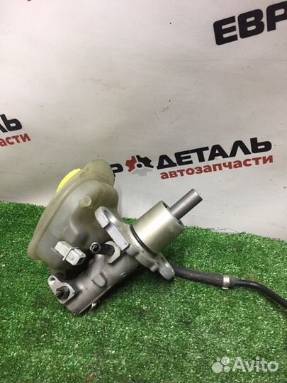 Главный тормозной цилиндр Audi A6 универсал 2.5