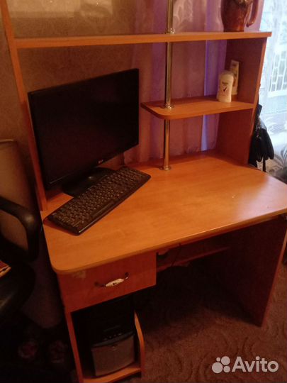 Стол письменный