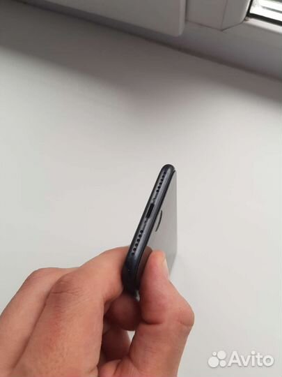 Телефон iPhone 7