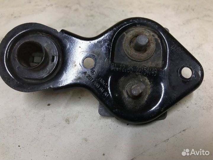 Петля замка капота Mercedes Clk- Class С209