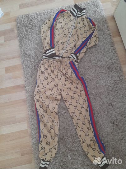 Костюмы женские