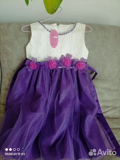 Платье для девочки новое праздничное