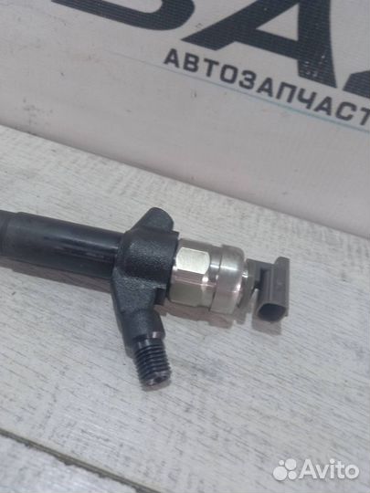 Топливная форсунка Mitsubishi Pajero 4