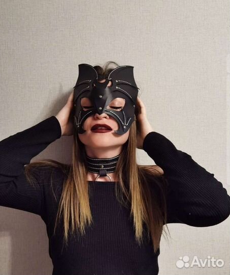 Карнавальная кожаная маска (на Хеллоуин)