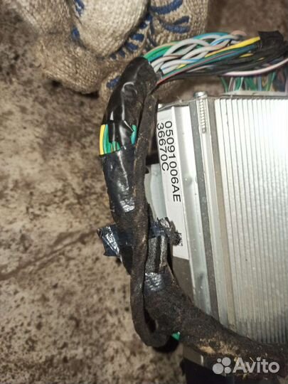 05091006AE Усилитель музыки Chrysler Voyager 4