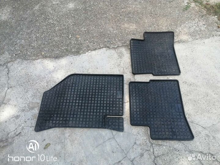 Автомобильные коврики резиновые