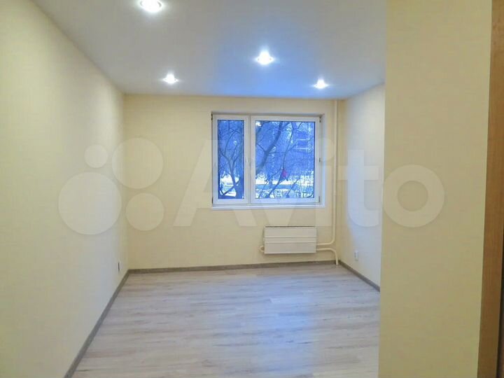 Доля в 3-к. квартире, 17,9 м², 1/12 эт.