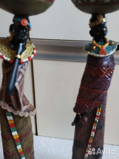 Статуэтки и часы