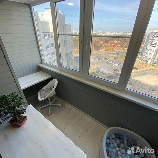 Остекление и отделка балконов / лоджий современно