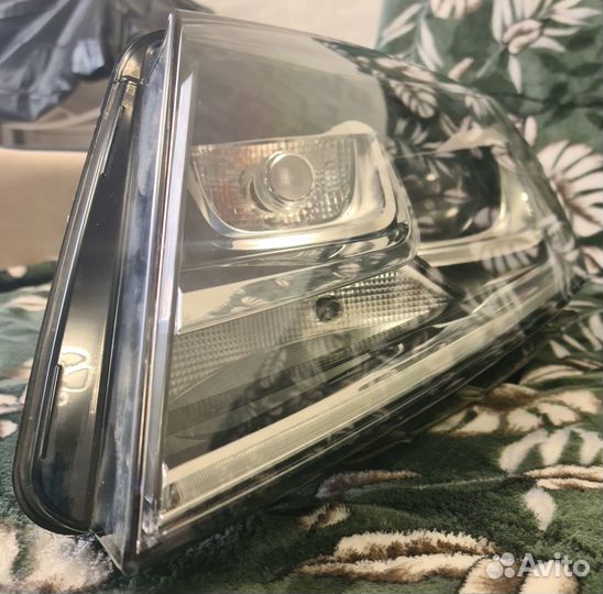 Фара левая Touareg с DLA - целая