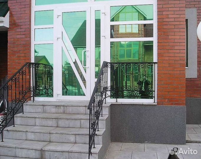 Пластиковые двери. Входная группа