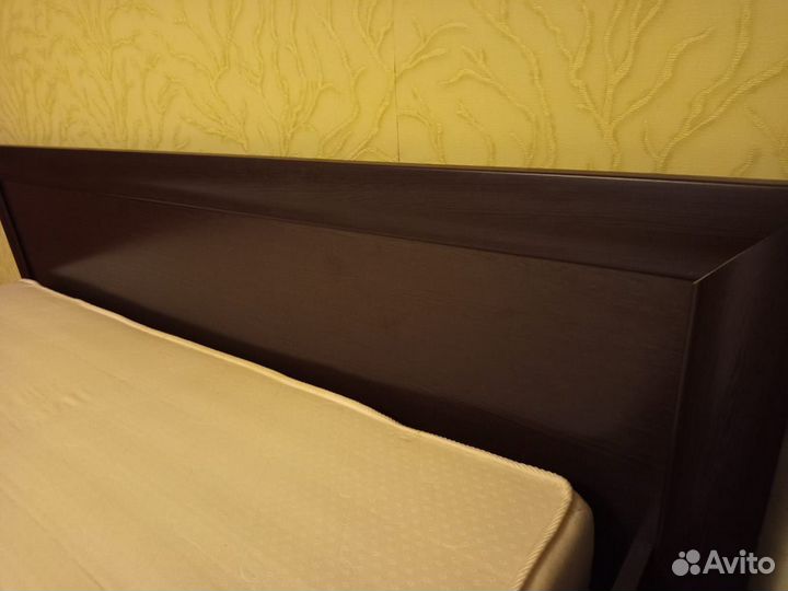 Кровать со спальным местом 160х200 с ящиком