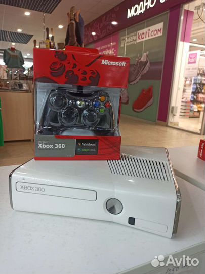 Xbox 360 Slim 320gb + джой + 117 игр