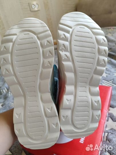 Кроссовки новые 37 размер