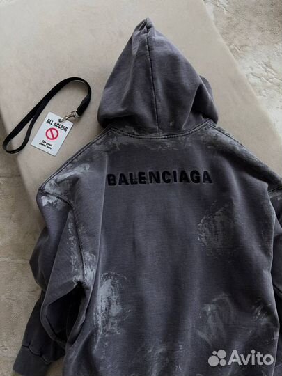 Стильная толстовка Balenciaga