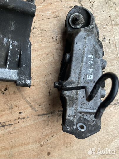 Кронштейн двигателя audi б4 2.3