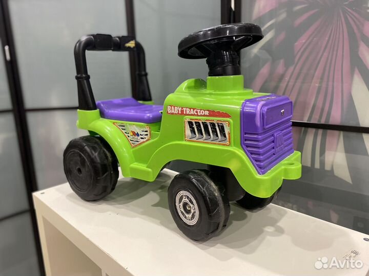 Машинка-каталка трактор
