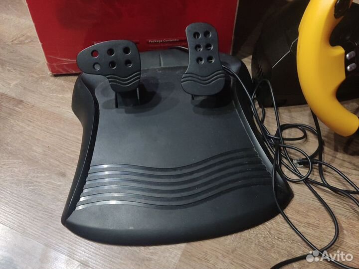 Игровой руль с педалями Genius