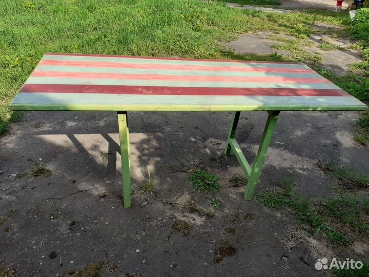 Стол деревянный