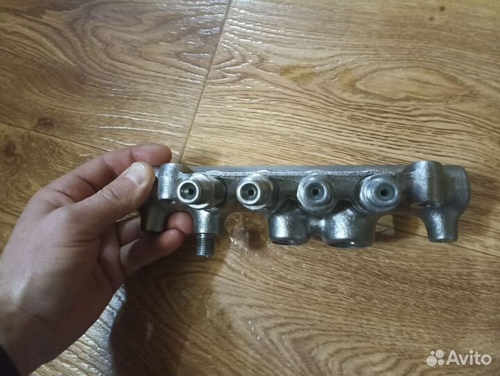 Рампа топливная Isuzu NQR75 4HK1