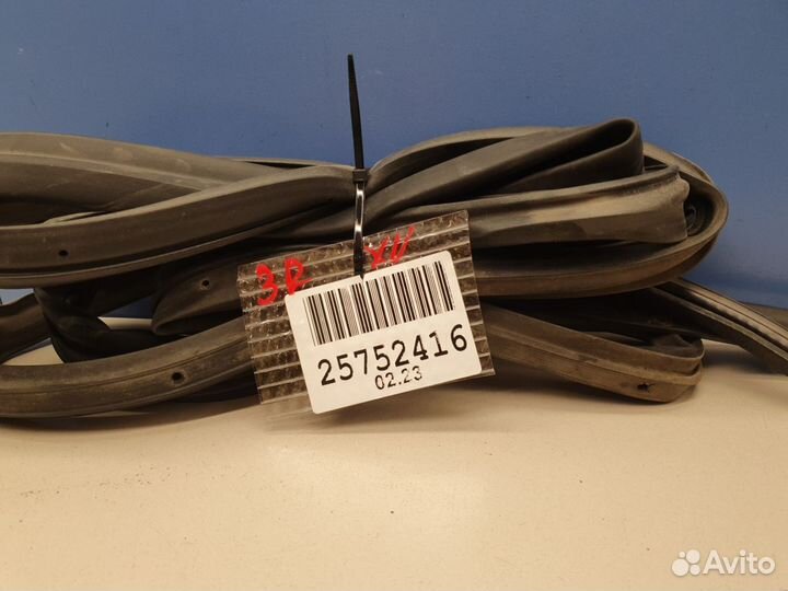 Уплотнитель двери задней правой Subaru XV G33 G43