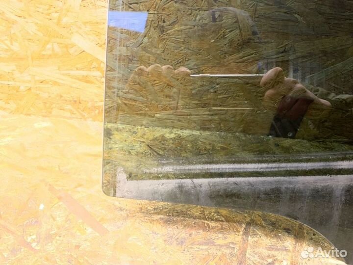 Стекло двери заднее левое Mercedes-Benz Glc-Class