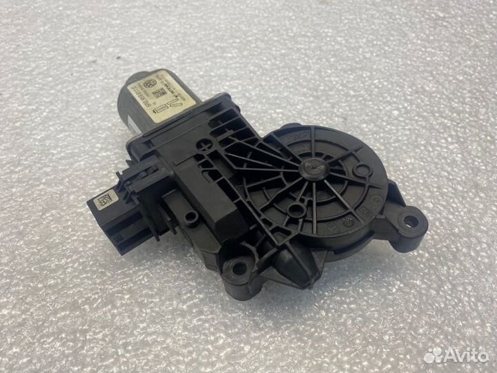 Мотор стеклоподъемника задний левый Volkswagen