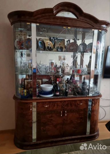 Сервант бар витрина