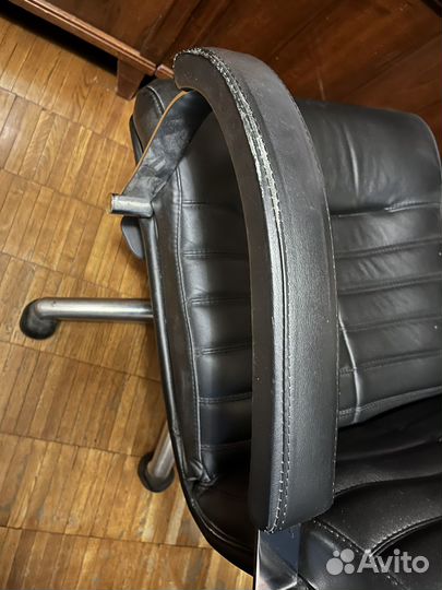 Офисное кресло