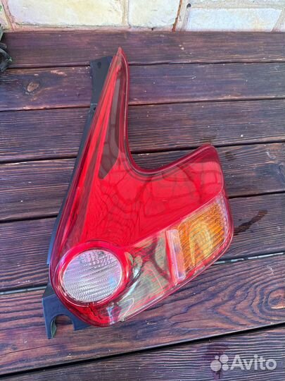 Задний правый фонарь nissan juke