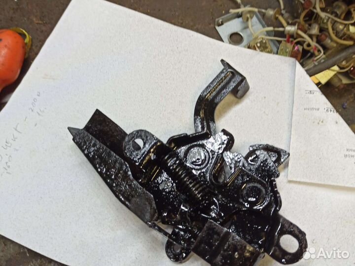 Замок от капота camry 40