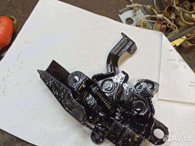 Замок от капота camry 40