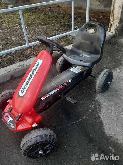 Детская педальная машина