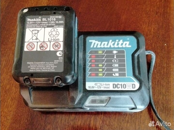 Зарядное устройство makita