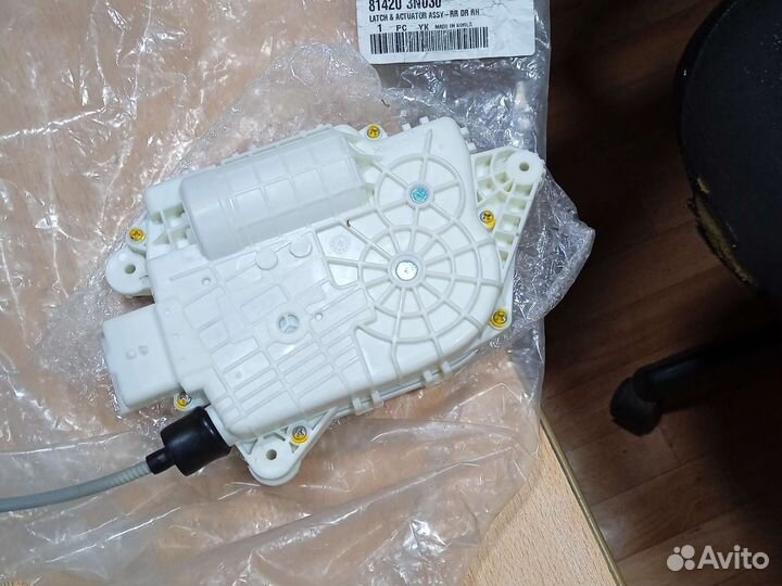 Замок двери с блоком дожима правый Hyundai equus