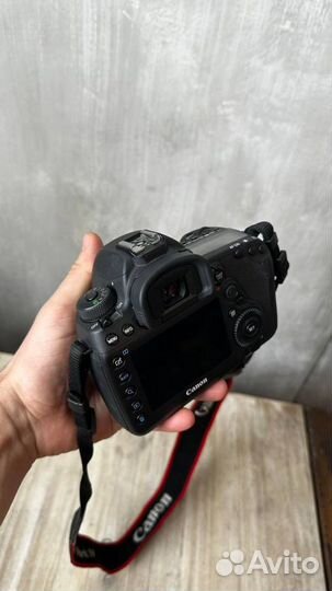 Зеркальный фотоаппарат canon 5D mark4