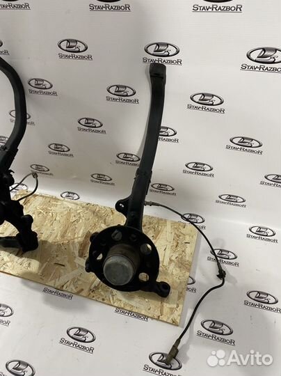 Поворотный кулак Mercedes w211 передний