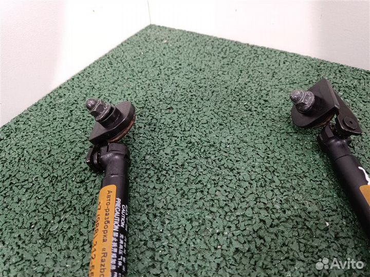 Амортизатор стекла багажника правый Chevrolet