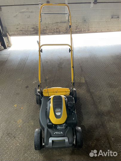 Газонокосилка бензиновая несамоходная Stiga